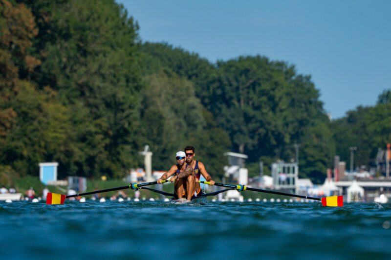 Image for the Tweet beginning: @WorldRowing @fed_esp_remo @CNauticoSevilla @RCLabradores @Guadalquivir86