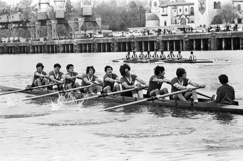Image for the Tweet beginning: 🔴🚣🟢La Regata Sevilla-Betis, de aniversario

El